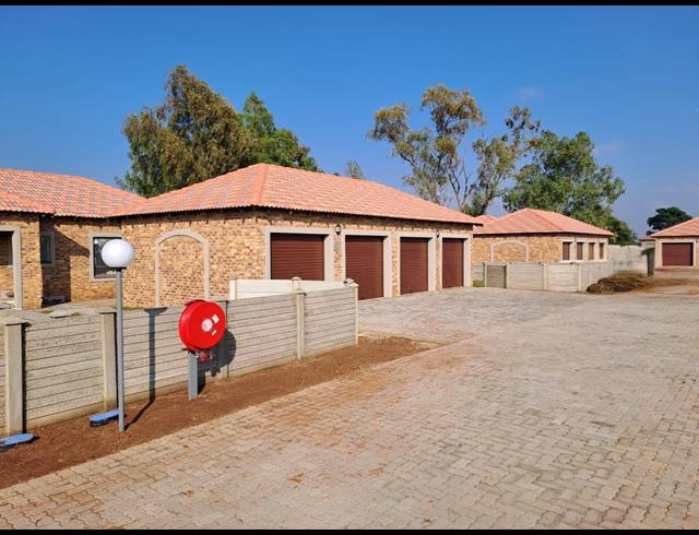 3 BEDROOM TOWNHOUSE FOR SALE IN RIVERSDALE